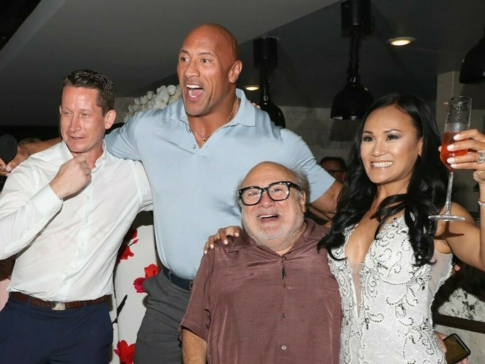 'Unforgettable': Dwayne Johnson und Danny DeVito crashen Traumhochzeit