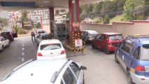 Largas filas en las gasolineras de La Paz