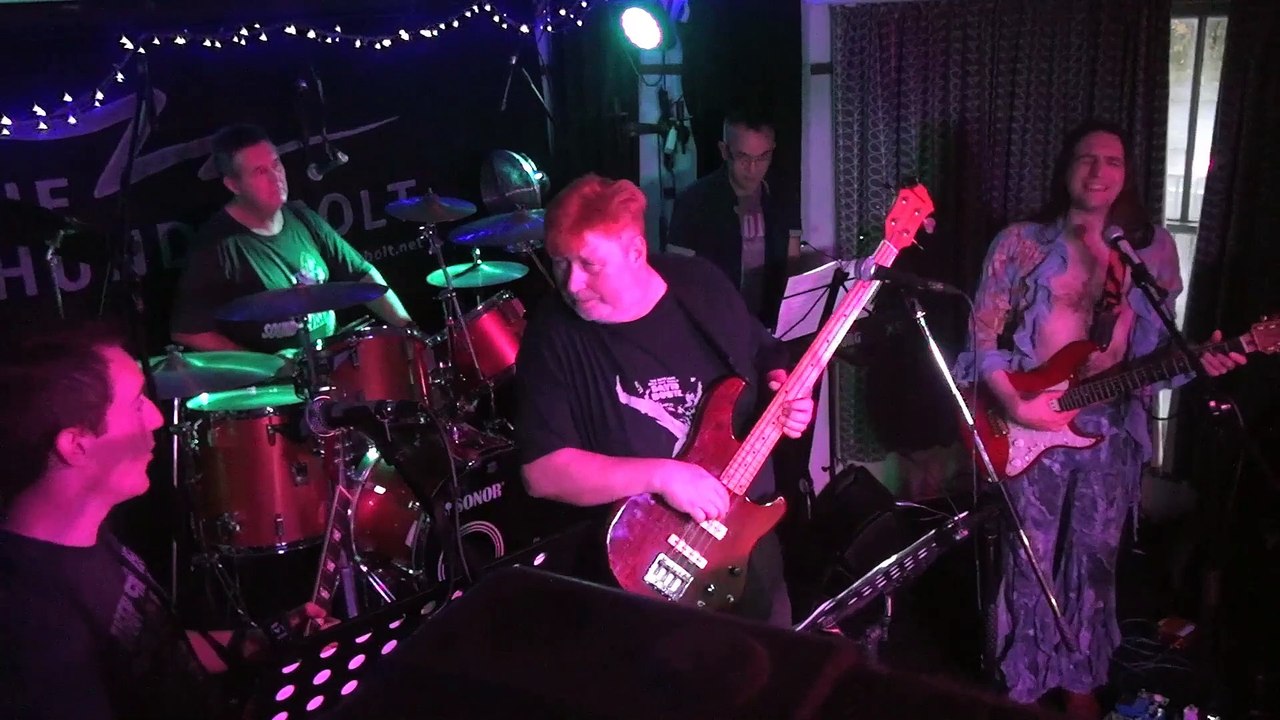 24-11-19 GoDBowie play Space Oddity at the Thunderbolt