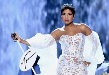 Toni Braxton Wows With First AMAs Performance in 25 Years