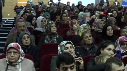 - Kadına uygulanan şiddete tiyatroyla dikkat çektiler