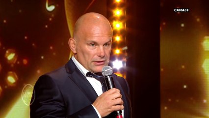 L'Aviron Bayonnais reçoit le trophée du Meilleur staff de Pro D2