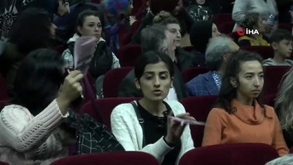 - Kadına uygulanan şiddete tiyatroyla dikkat çektiler