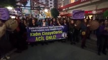 Mersin'de kadınlar şiddete karşı yürüdü