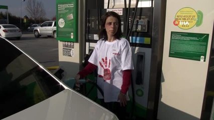 Akaryakıt istasyonunda bu kadınları görenler şaşırdı