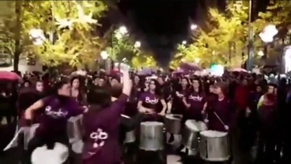 Causa el pánico con una navaja en medio de la minifestación contra la violencia de género