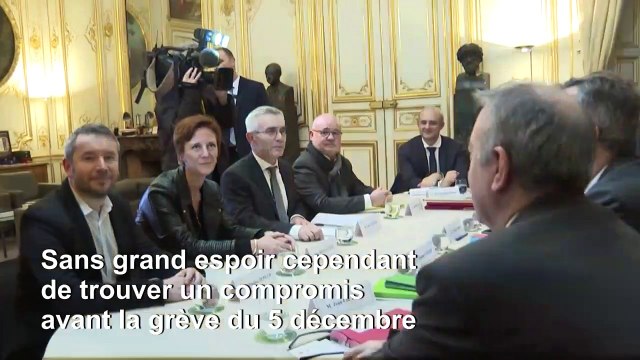 Retraites: syndicats et patronat rencontrent le Premier ministre