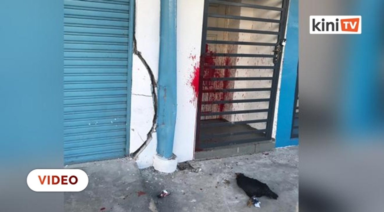 Bangkai ayam depan pejabat Ketua AMK, Akmal Nasir