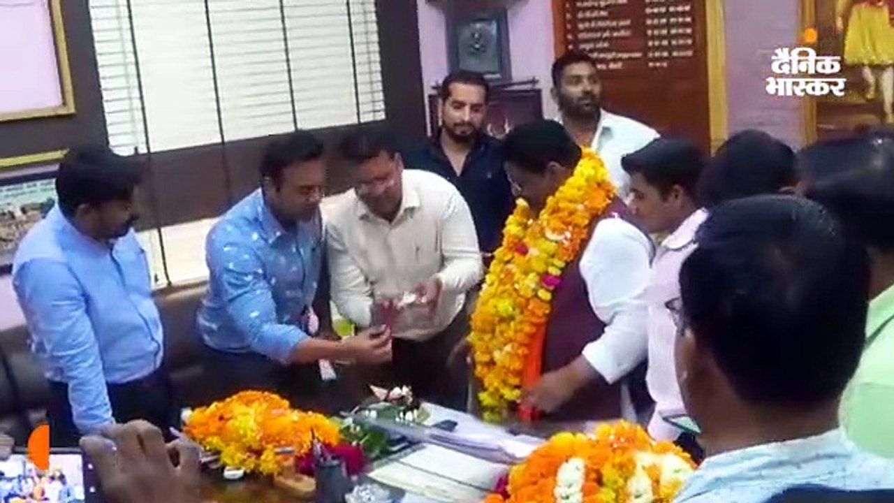 राजकीय शोक के बाद भी भाजपा महापौर ने निगम में म...