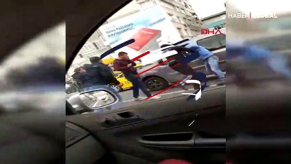 Trafikte kavgaya zabıta müdahalesi kamerada