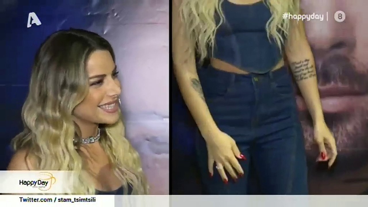 Εμφανίζεται on stage με ασημί εσώρουχο και εξηγ...