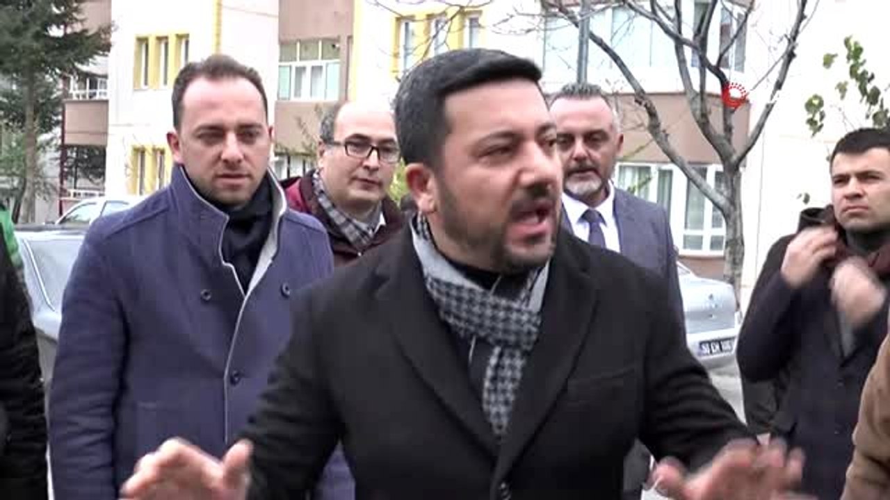 Nevşehir Belediye Başkanı Arı, kadın işçilerle yerleri süpürüp, çöp topladı