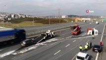 Kuzey Marmara Otoyolu Paşaköy mevkiinde kamyon bir ciple çarpışarak devrildi