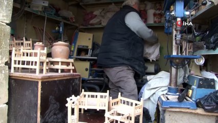 Bedensel engelli adamın ahşap aşkı