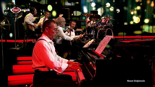 Sümer Ezgü | Harmana Serdiler Sarı Harmanı