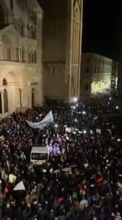 Parma - Le sardine invadono piazza Duomo e cantano l-inno nazionale (25.11.19)