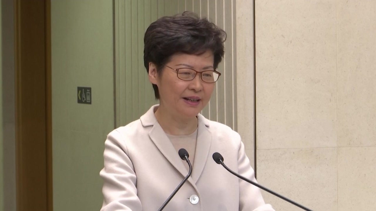 선거로 평화 찾은 홍콩...캐리람 장관 '거취' 변수 / YTN