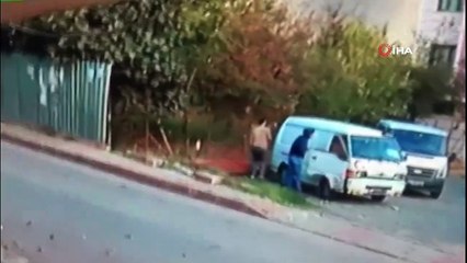 Sancaktepe'de inşaat demiri çalan hırsızlar kamerada