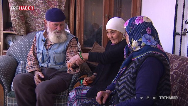Fedakar aile yaşamını kızlarına adadı