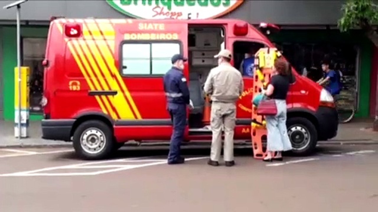 Gestante é socorrida pelo Siate ao sofrer queda na Rua Souza Naves
