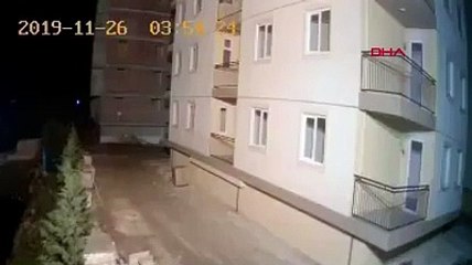 Arnavutluk'taki deprem anı kamerada