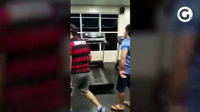 Flamenguista paga promessa após o título da Libertadores