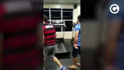 Flamenguista paga promessa após o título da Libertadores