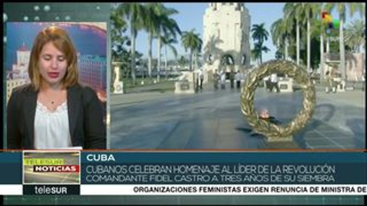 Cubanos homenajean a Fidel Castro, a 3 años de su partida física