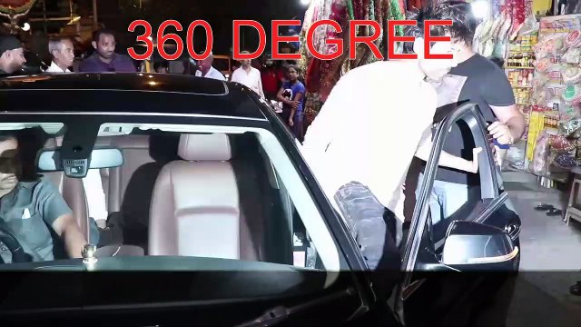 Kartik aaryan mobbed by fans on his birthday while he visits the temple to seek blessings