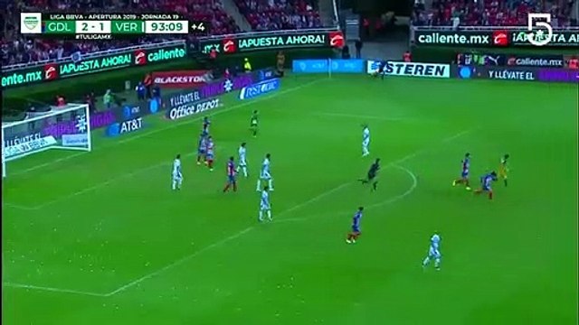 Guarda-redes foi estrela ao fazer golo de baliza a baliza