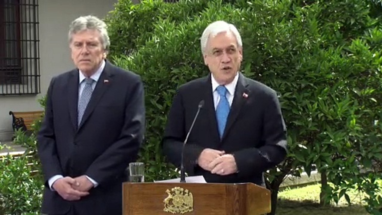 Piñera propone polémica ley para que FF.AA. protejan edificios "clave"