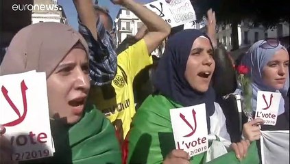 مظاهرات طلابية في الجزائر ضد تنظيم الانتخابات الرئاسية والقضاة يهددون بالعودة للاضراب