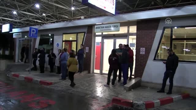 Arnavutluk'taki depremde yaralanan Türk vatandaşı ambulans uçakla İzmir'e getirildi