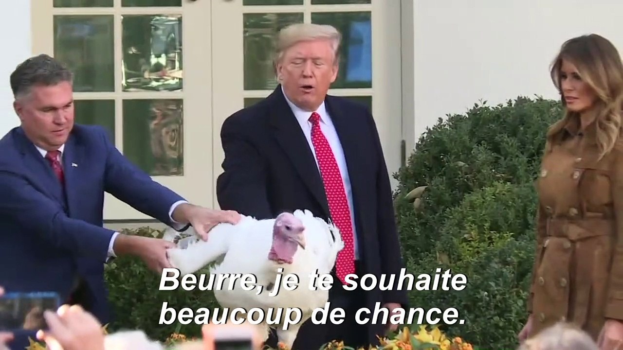 USA: Trump gracie deux dindes pour Thanksgiving en ironisant sur la destitution