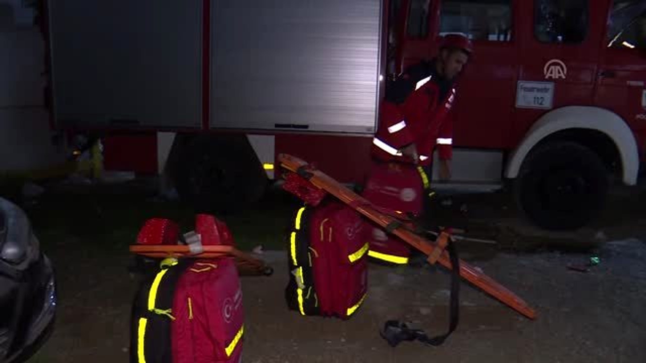 Türkiye'den Arnavutluk'a gelen arama kurtarma ekipleri çalışmalarına başladı