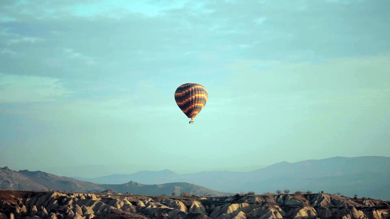 Taryn Elliott - Balloon - Art (No Copyright Video 45)