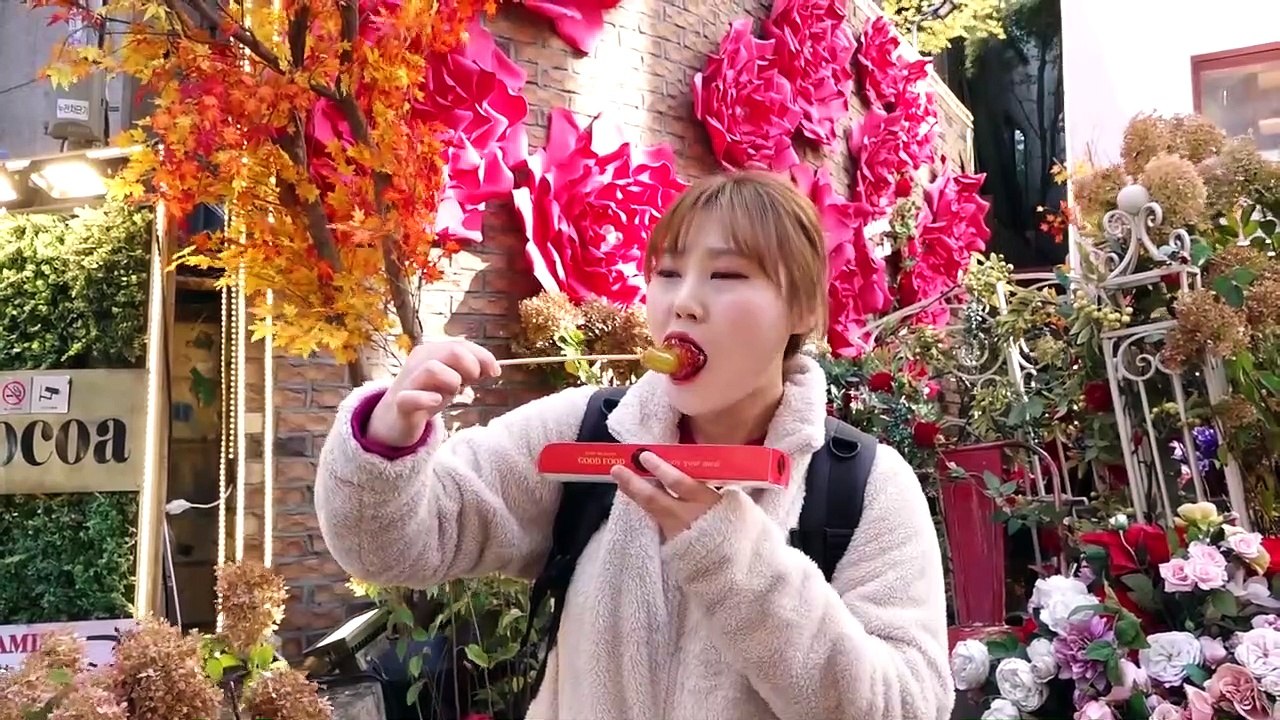 Outdoor Mukbang｜Let's enjoy street foods feast at Hongdae street, Seoul, Korea.