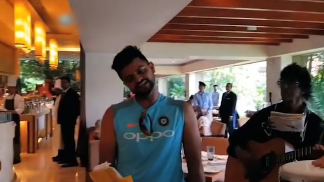 பாட்டு பாடி அசத்தும் சுரேஷ் ரெய்னா ! பிறந்த நாள் அன்று வெளியான வீடியோ !