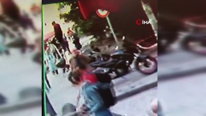 Gençlerin selfie çekmek uğruna merdivenlerden düştüğü anlar kamerada