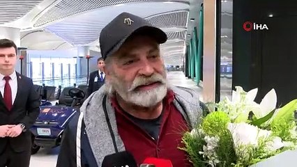 Emmy Ödülleri'nde "En İyi Erkek Oyuncu" ödülünü kazanan Haluk Bilginer böyle karşılandı