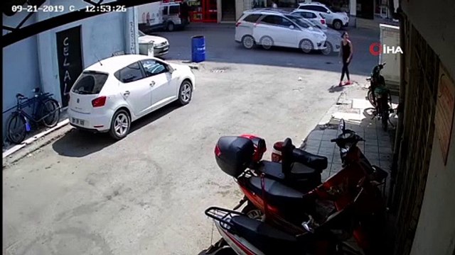 Genç kadının çığlığı kapkaççıyı yakalattı