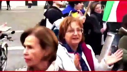 Civitavecchia - Cori contro Salvini e --Bella Ciao-- (26.11.19)