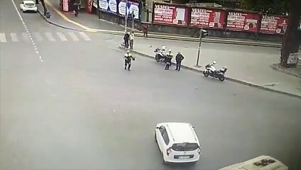 Trafik kontrolü hayat kurtardı: Polis aracın hareketlerindeki garipliği fark edince...