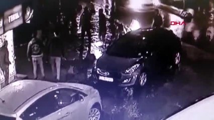 Çekmeköy'de trafik kazası sonrası silahlı kavga kamerada