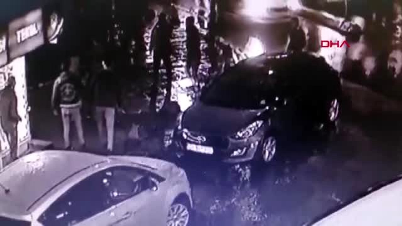 Çekmeköy'de trafik kazası sonrası silahlı kavga kamerada