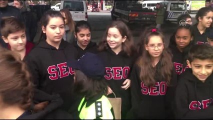 Öğrenciler trafik polisi oldu