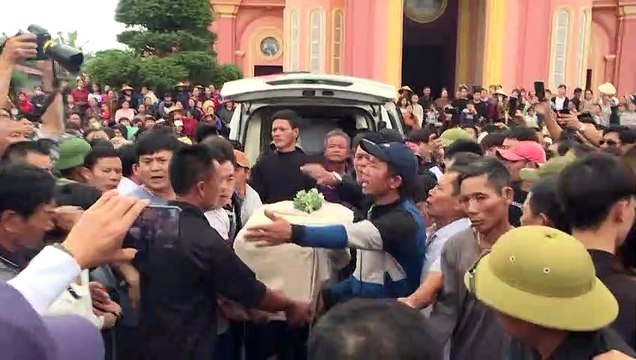 Vietnã recebe corpos de migrantes mortos no Reino Unido