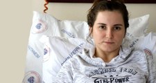 Karın ağrısı şikayetiyle doktora giden genç kadının karnından 4 kiloluk kitle çıkarıldı
