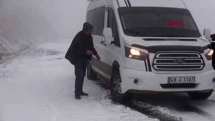 Muş'ta kar yağışı ve tipi ulaşımı etkiledi