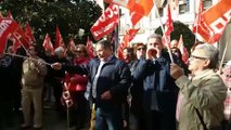 Gritos contra la reforma laboral en una concentración en Badajoz